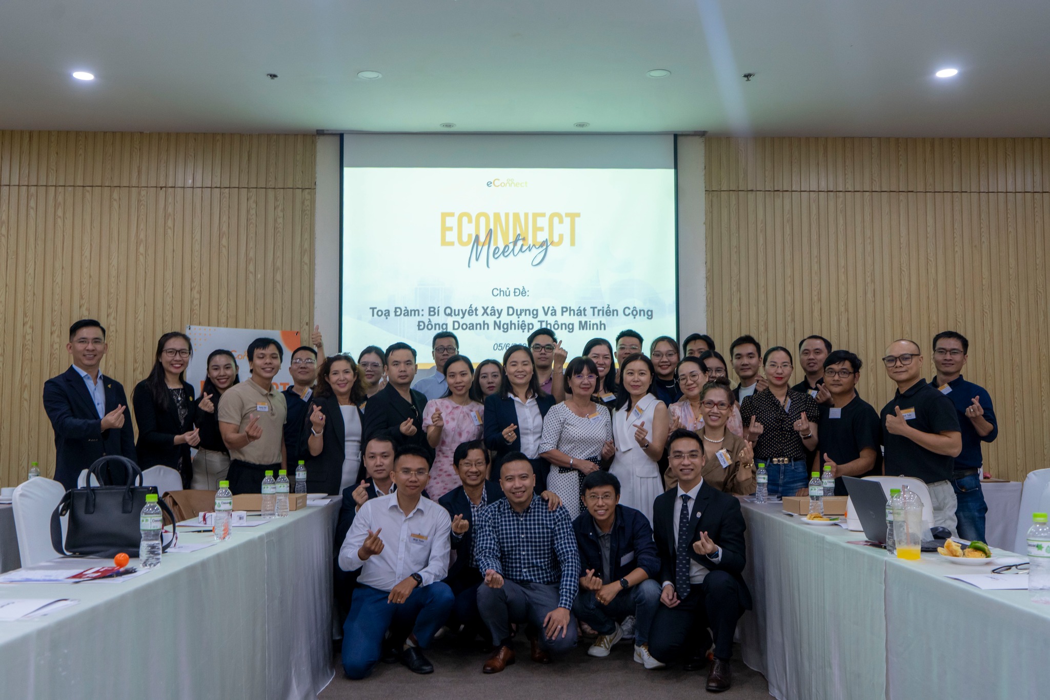 Legecy Ink Books Tham Gia eConnect Meeting 2025: Bí Quyết Xây Dựng và Phát Triển Cộng Đồng Doanh Nghiệp Thông Minh