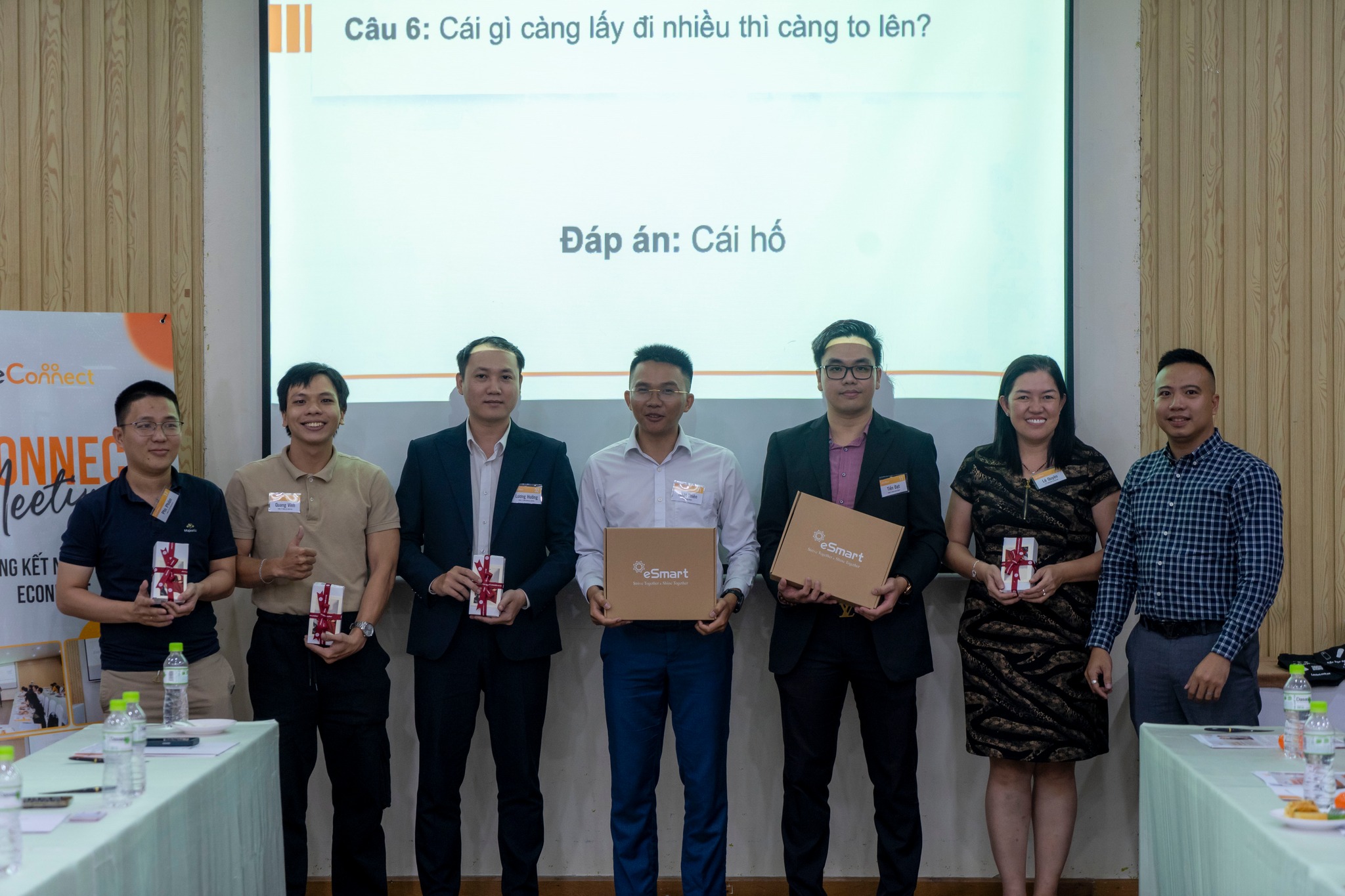 Legecy Ink Books Tham Gia eConnect Meeting 2025: Bí Quyết Xây Dựng và Phát Triển Cộng Đồng Doanh Nghiệp Thông Minh
